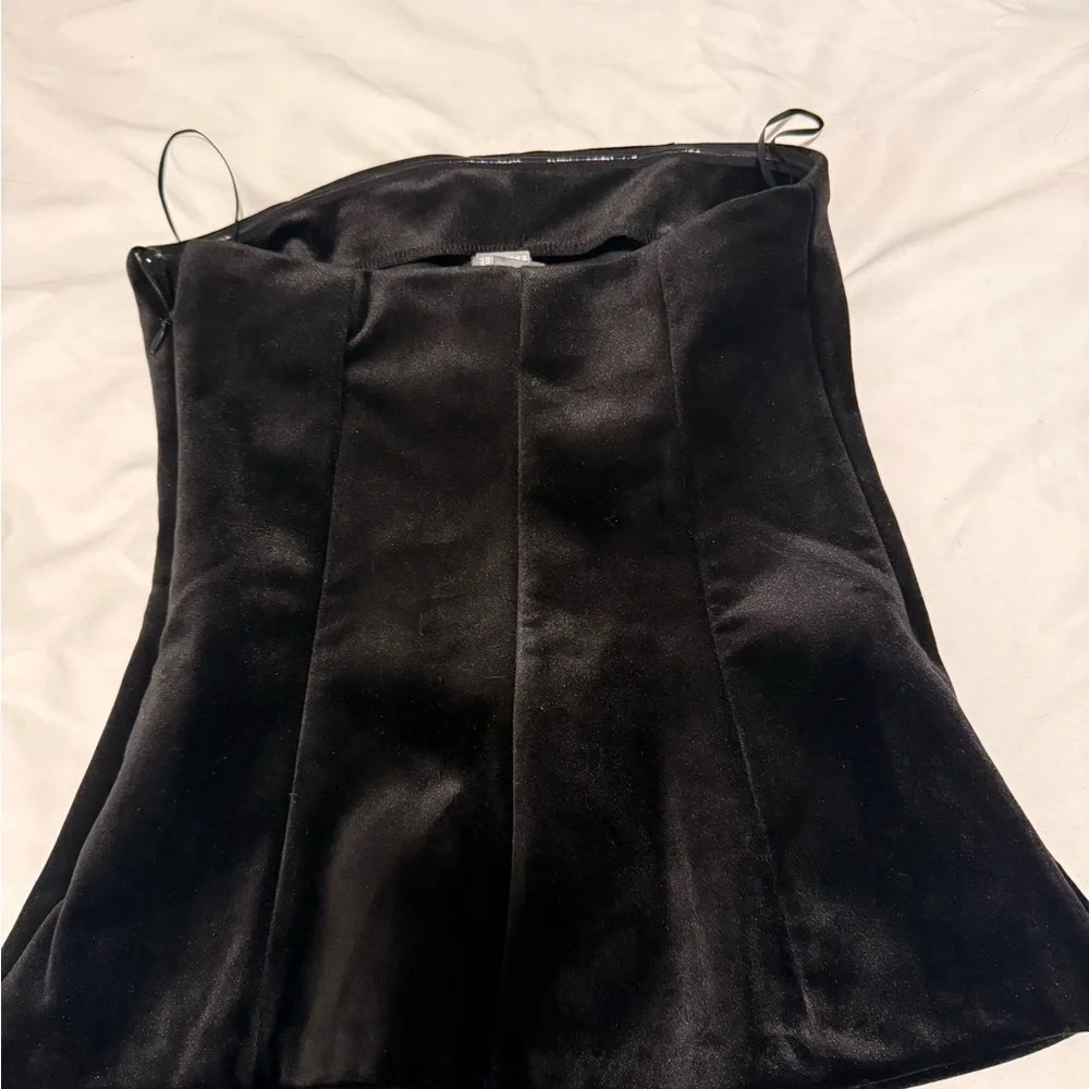 Velvet Strapless Top - Picture 2 of 3